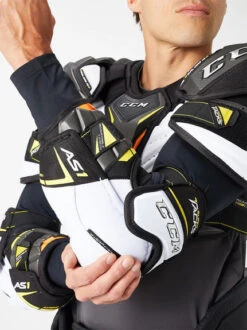 Coudières CCM Super Tacks AS1 Senior 13 Coudières CCM Super Tacks AS1 Senior -Pro Patinage pdtimg 4472747b